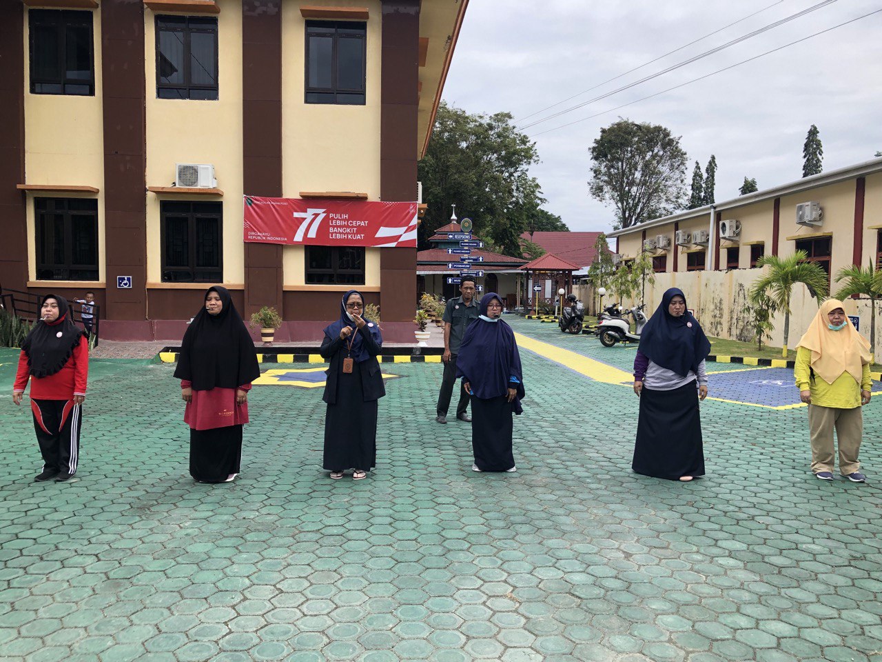 lomba hut ri 77
