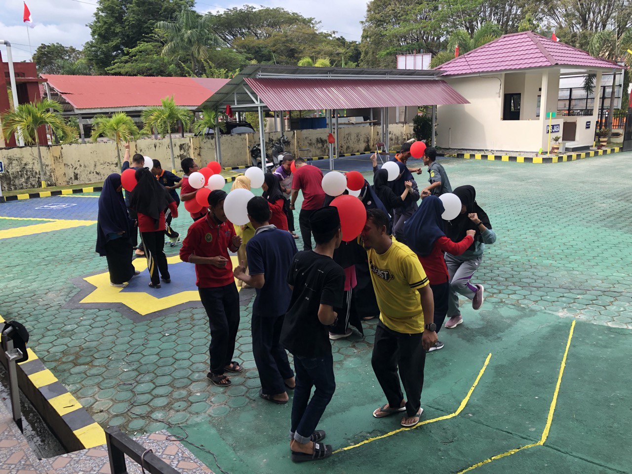 lomba hut ri 77