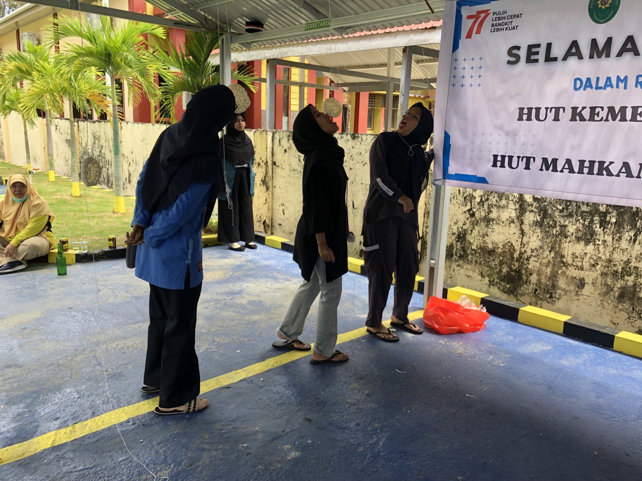 lomba hut ri 77