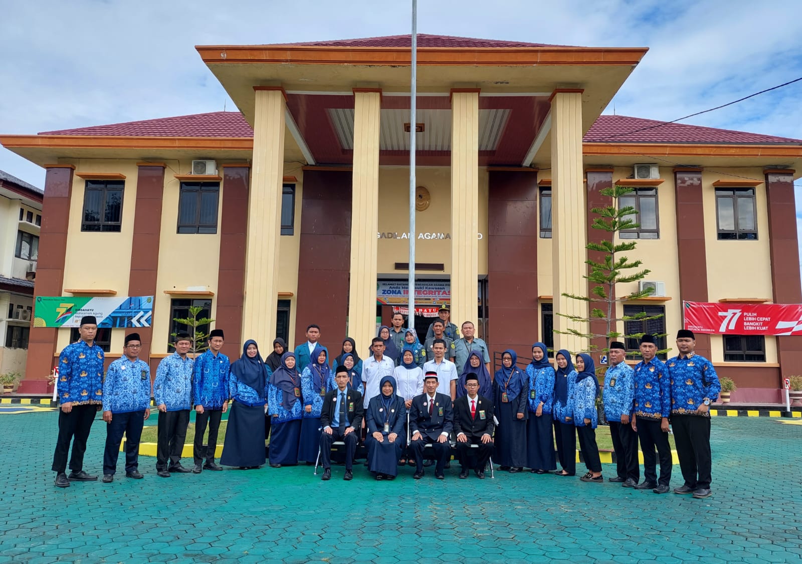 upacara hut ri 77